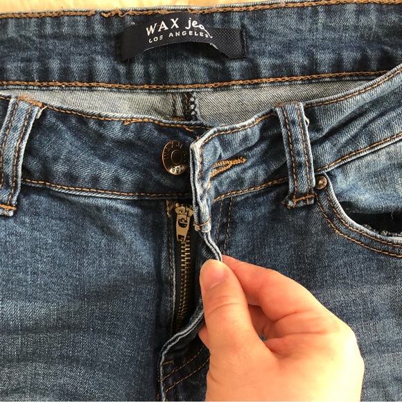 Distressed Denim Jeans - Picture 6 of 7